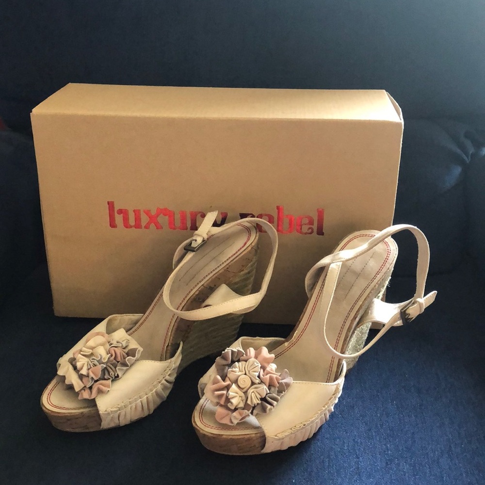 Luxury Rebel Leather Flower Wedge Heels 37.5 EU - Picture 1 of 10